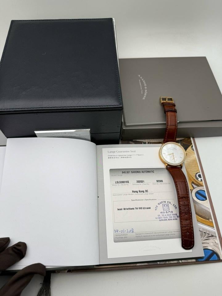 A. Lange & Söhne Saxonia 2018 Saxonia Automatic Yellow Gold factory diamond bezel Mother of pearl dial 840.021 Unisex 37mm - view 3